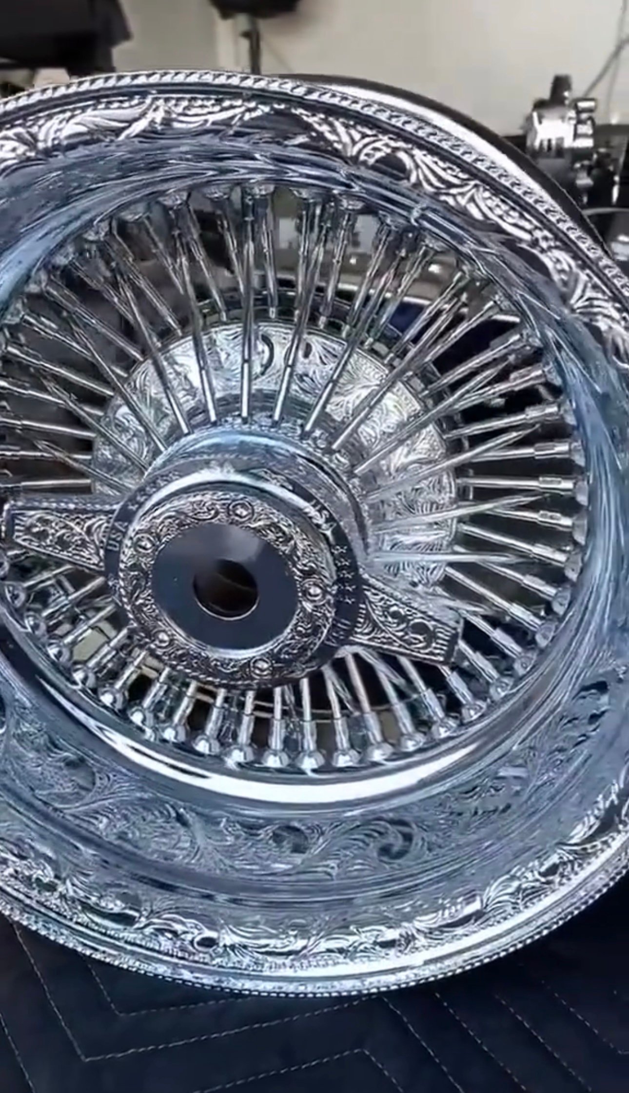 Engraved Chrome Wire Wheels Set with Engraved Knock-Off Caps (72-Spoke / 100-Spoke) - Image 4